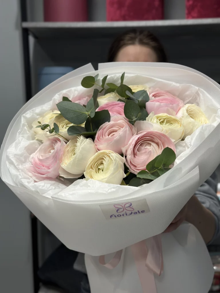 Букет ранункулюсов Баббл Гам: нежность, которую невозможно забыть buket-ranunkulyusov-babbl-gam:-nezhnosty,-kotoruyu-nevozmozhno-zabyty